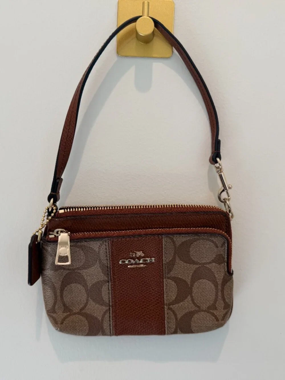 Authentic COACH Corner Zip Wristlet in Signature Canvas with Stripe – Tan/Brown